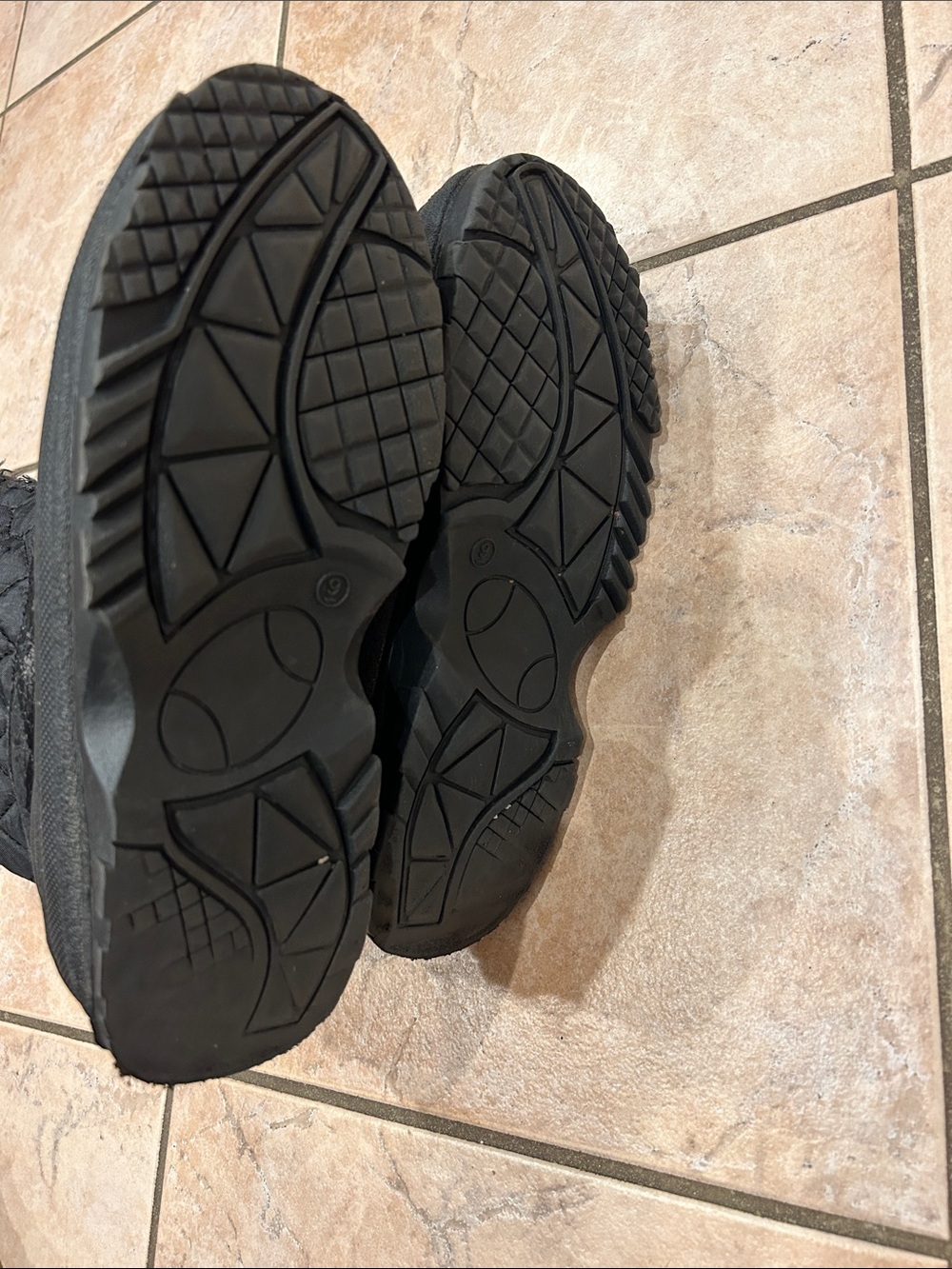 Black Women's Insulated Winter Boots image 5